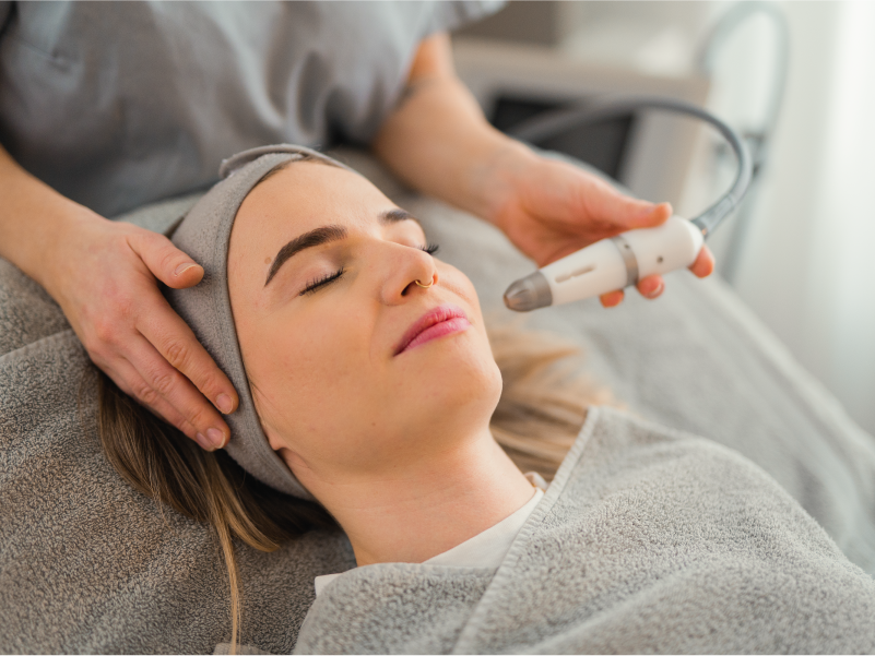 Hautarzt Hamburg – moderne dermatologische Praxis Dr. Anna Brandenburg in Eppendorf für Hautgesundheit und Ästhetik.