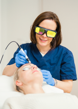 Laserhaarentfernung Hamburg - dauerhafte Haarentfernung durch unsere Ärzte